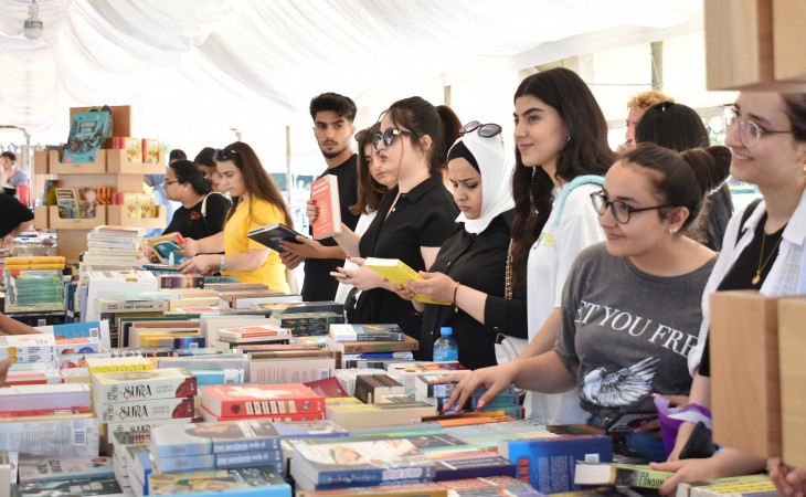 Dənizkənarı Milli Parkda “Oxuyan gələcək” kitab sərgisi açılıb