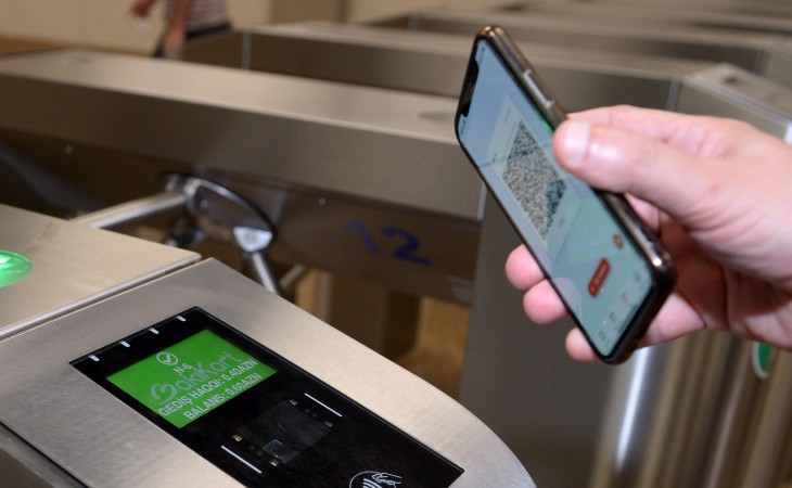 Metropolitendə gediş haqqını QR biletlə ödəməsinə başlanılıb