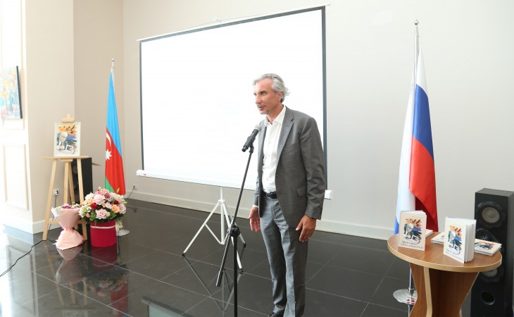 Bakıdakı Rus evində Rəsul Həmzətov haqqında kitabın təqdimatı olub