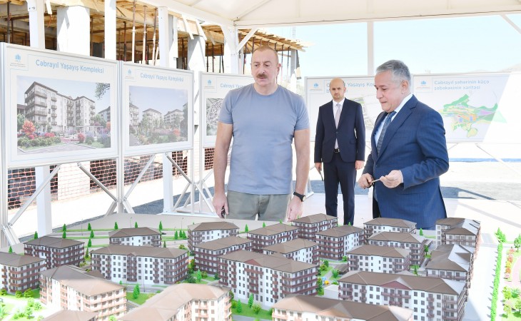 Prezident İlham Əliyev Cəbrayıl Yaşayış Kompleksində aparılan tikinti işləri ilə tanış olub