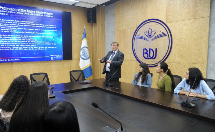 Ümumdünya Kosmos Həftəsi çərçivəsində BDU-da “Kosmos hüququ” mövzusunda seminar keçirilib