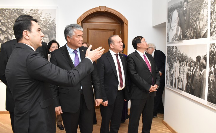 Участники I Культурного форума тюркского мира ознакомились с фотовыставкой «Гейдар Алиев и Карабах»