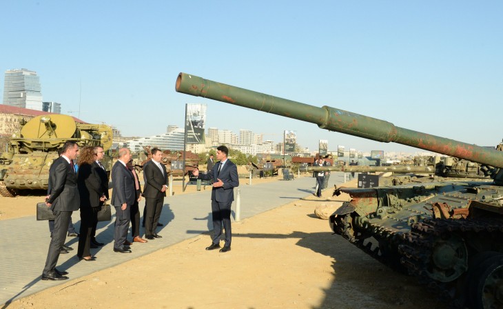 Şimali Kipr Türk Cümhuriyyətinin Prezidenti Ersin Tatar Hərbi Qənimətlər Parkını ziyarət edib