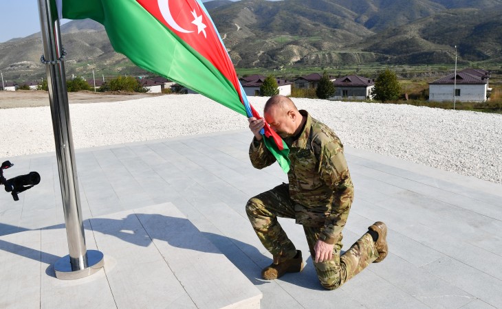 Prezident İlham Əliyev Xocalı şəhərində Azərbaycanın Dövlət Bayrağını ucaldıb