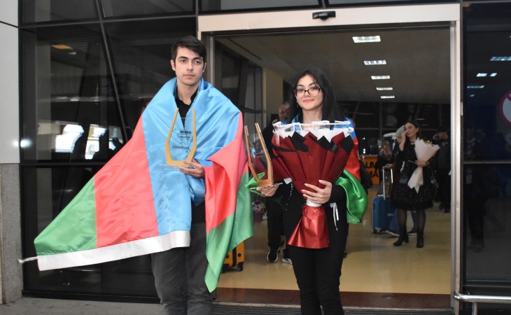 Dünya çempionu olan Azərbaycan şahmatçıları Vətənə qayıdıblar