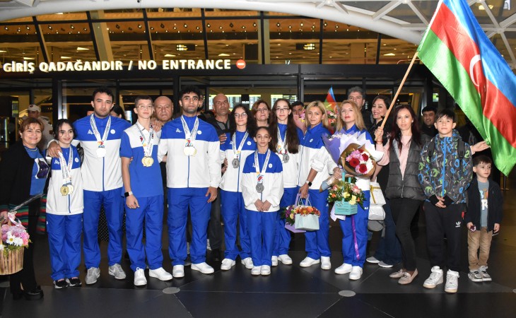 Avropa çempionatında uğurla çıxış edən Azərbaycan gimnastları Vətənə qayıdıblar
