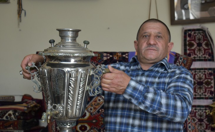 2-3 manata təklif edilən bir əsrlik kasalar, 600 manatlıq samovarlar, 10 min manata satılan xalçalar