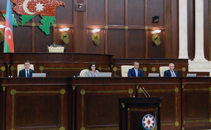 Milli Məclisdə 2024-cü ilin dövlət büdcəsi zərfinə daxil olan qanun layihələrinin müzakirəsinə başlanılıb