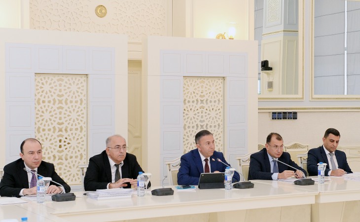 Parlamentin komitə iclasında büdcə zərfinə daxil olan 11 qanun layihəsi müzakirə edilib