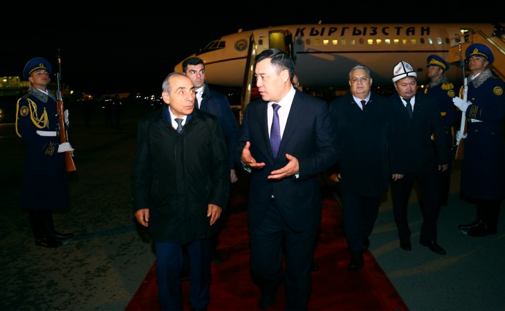 Qırğızıstan Prezidenti Sadır Japarov Azərbaycana işgüzar səfərə gəlib
