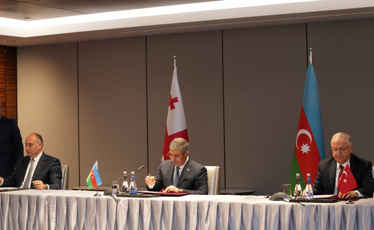 Azərbaycan, Türkiyə və Gürcüstan müdafiə nazirlərinin 10-cu üçtərəfli görüşünün yekununa dair Protokol imzalanıb