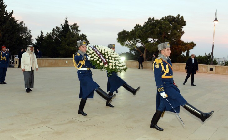 Birləşmiş Ərəb Əmirliklərinin Prezidenti Bakıda şəhidlərin xatirəsini anıb