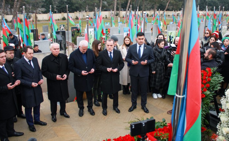 Руководящий состав Министерства иностранных дел посетил могилу шехида Орхана Аскерова