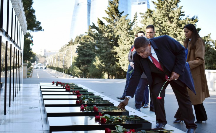 Parlamentlərarası İttifaqın Baş katibi Şəhidlər xiyabanını ziyarət edib