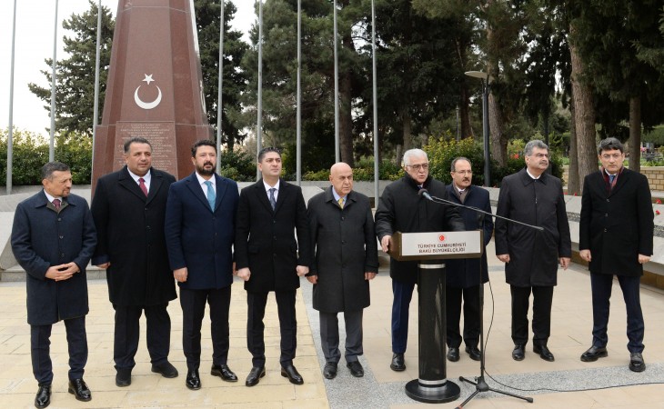 Turkish parliamentary delegation visits “Turkish Martyrdom” monument in Baku