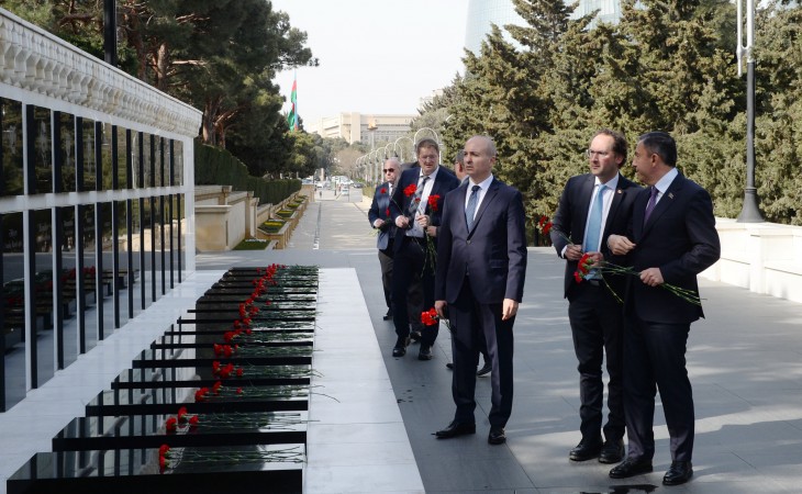 Avstriya Milli Şurasının Avstriya-Cənubi Qafqaz parlament qrupunun üzvləri Şəhidlər xiyabanını ziyarət edib