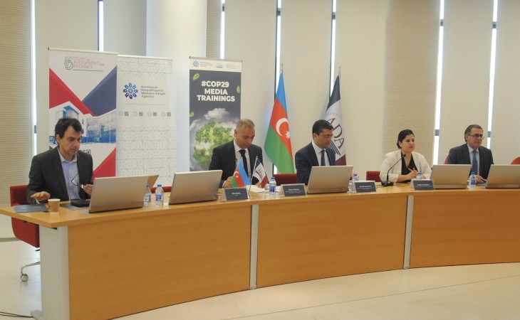 COP29-un işıqlandırılmasında iştirak edəcək jurnalistlər üçün ilk təlim keçirilib