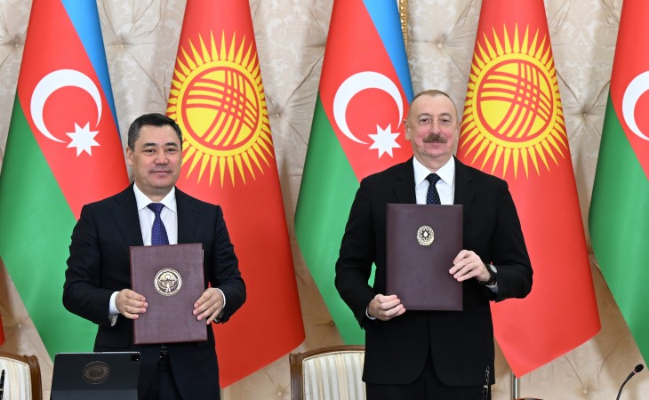 Проходит церемония подписания азербайджано-кыргызских документов