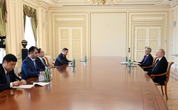 Президент Ильхам Алиев принял председателя Китайского народного общества дружбы с заграницей 