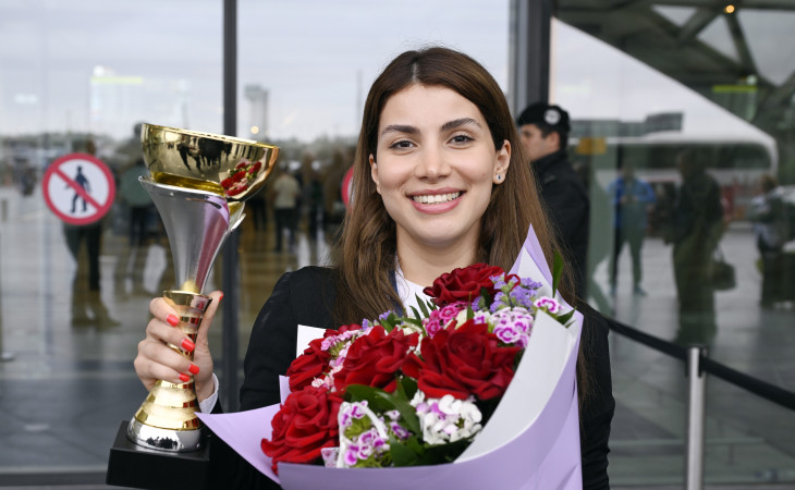Avropa çempionatında qızıl medal qazanan ilk azərbaycanlı xanım şahmatçı Vətənə dönüb