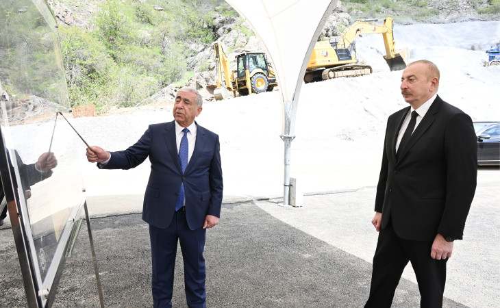 Prezident İlham Əliyev Xankəndi-Şuşa-Laçın avtomobil yolunda görülən işlərlə tanış olub