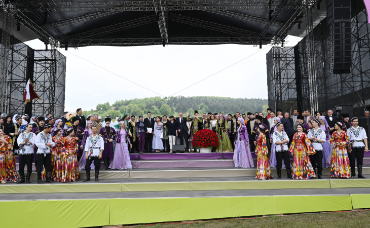 Şuşada VII “Xarıbülbül” Beynəlxalq Musiqi Festivalının və “Şuşa – İslam dünyasının mədəniyyət paytaxtı 2024” ilinin açılış mərasimi keçirilib Prezident İlham Əliyev və birinci xanım Mehriban Əliyeva tədbirdə iştirak ediblər