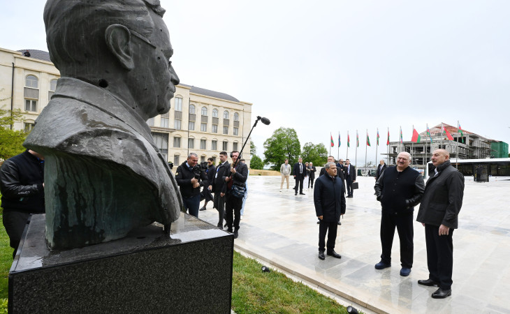 Azərbaycan və Belarus prezidentləri Şuşada Natəvanın, Bülbülün və Üzeyir Hacıbəylinin işğal dövründə gülləbaran edilmiş heykəllərinə baxıblar