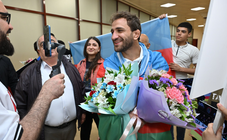 Dünya çempionu Hidayət Heydərov Vətənə dönüb