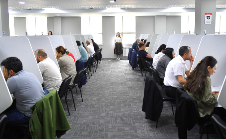 DİM-də vəkilliyə qəbulla bağlı test imtahanı keçirilib