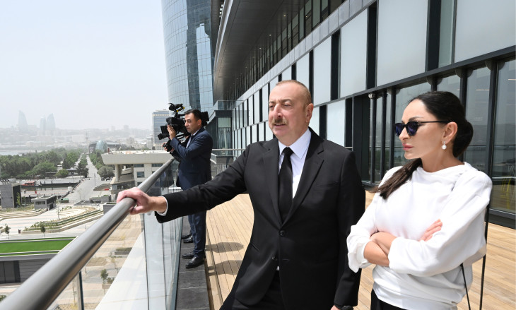 Президент Ильхам Алиев и первая леди Мехрибан Алиева приняли участие в презентации проекта Crescent Bay и открытии торгового центра Crescent Mall в Баку 