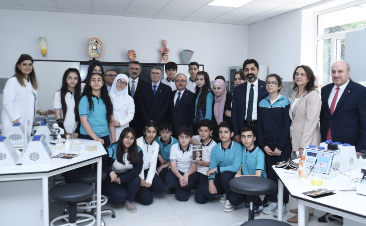 Professor Əziz Səncər Azərbaycan Beynəlxalq Maarif Məktəblərinin müəllim və şagirdləri ilə görüşüb