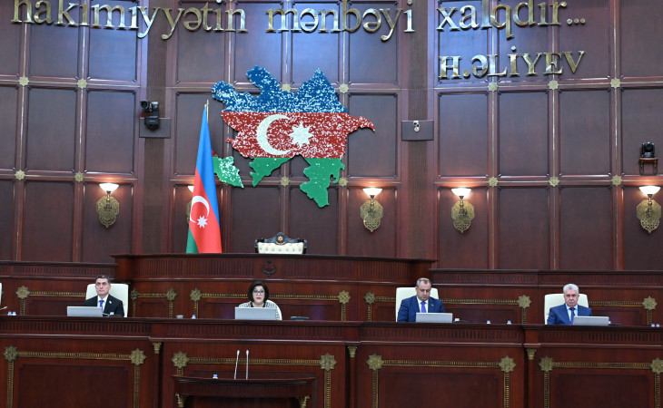 Milli Məclisin növbədənkənar sessiyasında ilk iclası keçirilir