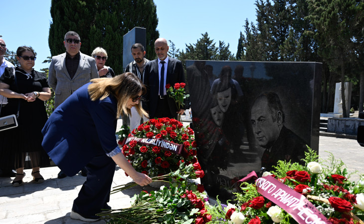 Xalq artisti Məlik Dadaşovun məzarı ziyarət olunub