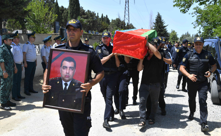 Əməliyyat zamanı həlak olan polis kapitanı torpağa tapşırılıb