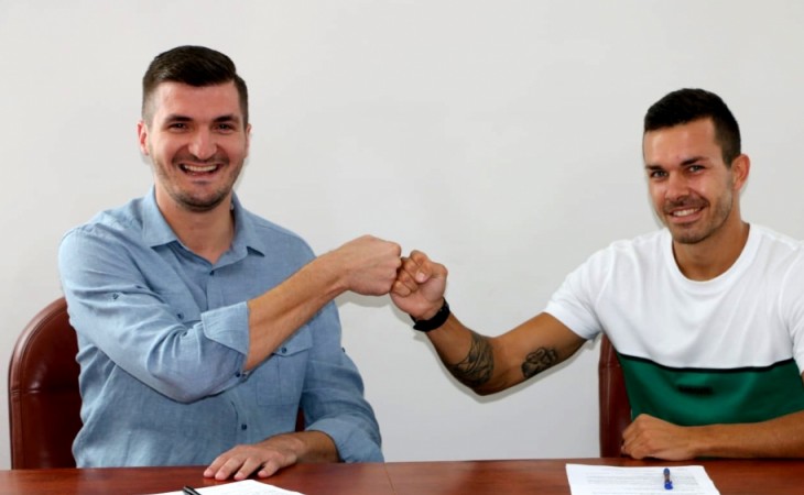 “Neftçi”nin rəqibi Albaniyanın “Vlazniya” klubunun müdafiəçisini transfer edib