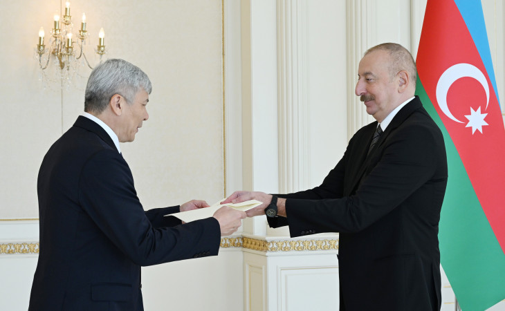 Prezident İlham Əliyev Qırğız Respublikasının ölkəmizdə yeni təyin olunmuş səfirinin etimadnaməsini qəbul edib