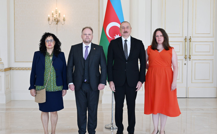 Prezident İlham Əliyev Kanadanın ölkəmizdə yeni təyin olunmuş səfirinin etimadnaməsini qəbul edib