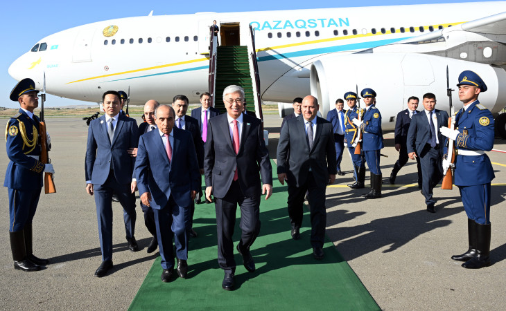 Qazaxıstan Prezidenti Kasım-Jomart Tokayev Azərbaycana səfərə gəlib