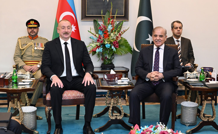 İslamabadda Azərbaycan Prezidenti İlham Əliyevin Pakistanın Baş naziri Məhəmməd Şahbaz Şərif ilə məhdud tərkibdə görüşü olub 