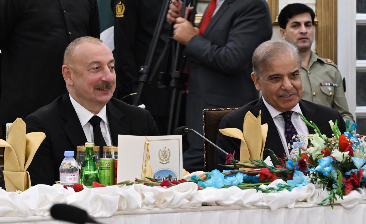 Pakistanın Baş naziri Məhəmməd Şahbaz Şərifin adından Azərbaycan Prezidenti İlham Əliyevin şərəfinə rəsmi nahar verilib