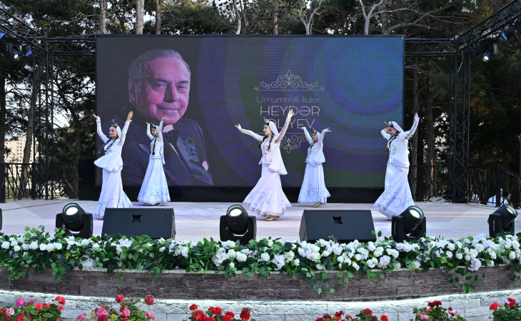 Xətai rayonunda Ulu Öndər Heydər Əliyevin hakimiyyətə gəlişinin 55-ci ildönümünə həsr olunmuş konsert keçirilib
