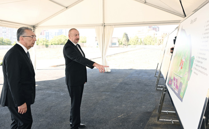 Prezident İlham Əliyev Bakıda “Gənclik” metrosu yanında yaradılan yeni parkda işlərin gedişi ilə tanış olub