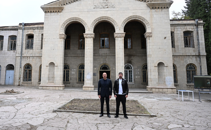 Prezident İlham Əliyev Xankəndi Dövlət Dram Teatrının binasında görüləcək işlərlə tanış olub 