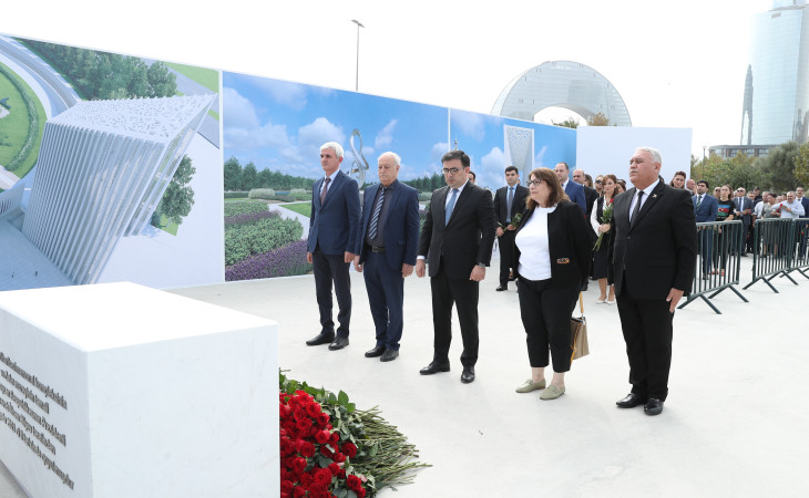 AZƏRTAC-ın kollektivi Bakıda inşası davam etdirilən Zəfər parkında olub