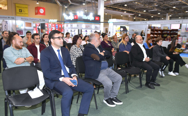 Cavid Zeynallının “Həmin işıqlı günlər” kitabının təqdimatı olub