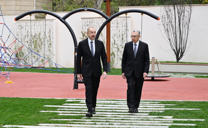 Prezident İlham Əliyev Bakının Nəsimi rayonunda yeni salınan parkda yaradılan şəraitlə tanış olub