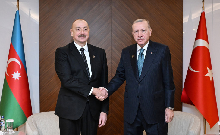 Bişkekdə Prezident İlham Əliyevin Türkiyə Prezidenti Rəcəb Tayyib Ərdoğan ilə görüşü başlayıb