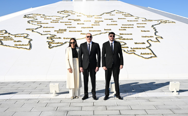 Prezident İlham Əliyev Bakıda Dövlət Bayrağı Meydanında olub, Azərbaycanın üçrəngli Bayrağını ucaldıb 