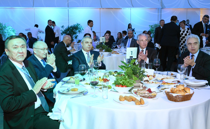 COP29-un Liderlər Sammitinin açılış mərasimində iştirak edən nümayəndə heyətlərinin şərəfinə Heydər Əliyev Mərkəzində ziyafət verilib