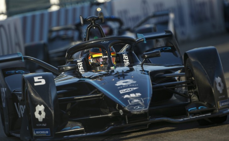 Mercedes завершила победным дублем сезон Формулы E